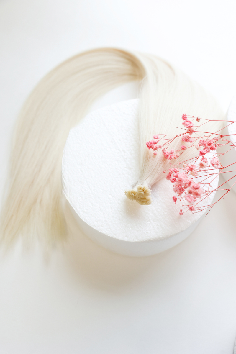 Славянские волосы на микрокапсулах 50 см №000 — супер светлый блонд